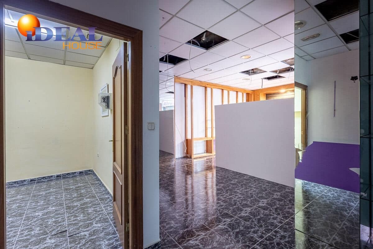 Kommersiell till salu i Granada stad - 395 000 € (Ref: 9434438)