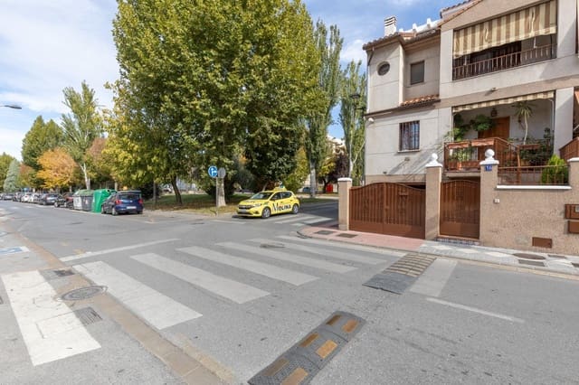 5 quarto Moradia em Banda para venda em Maracena com garagem - 285 000 € (Ref: 9434440)