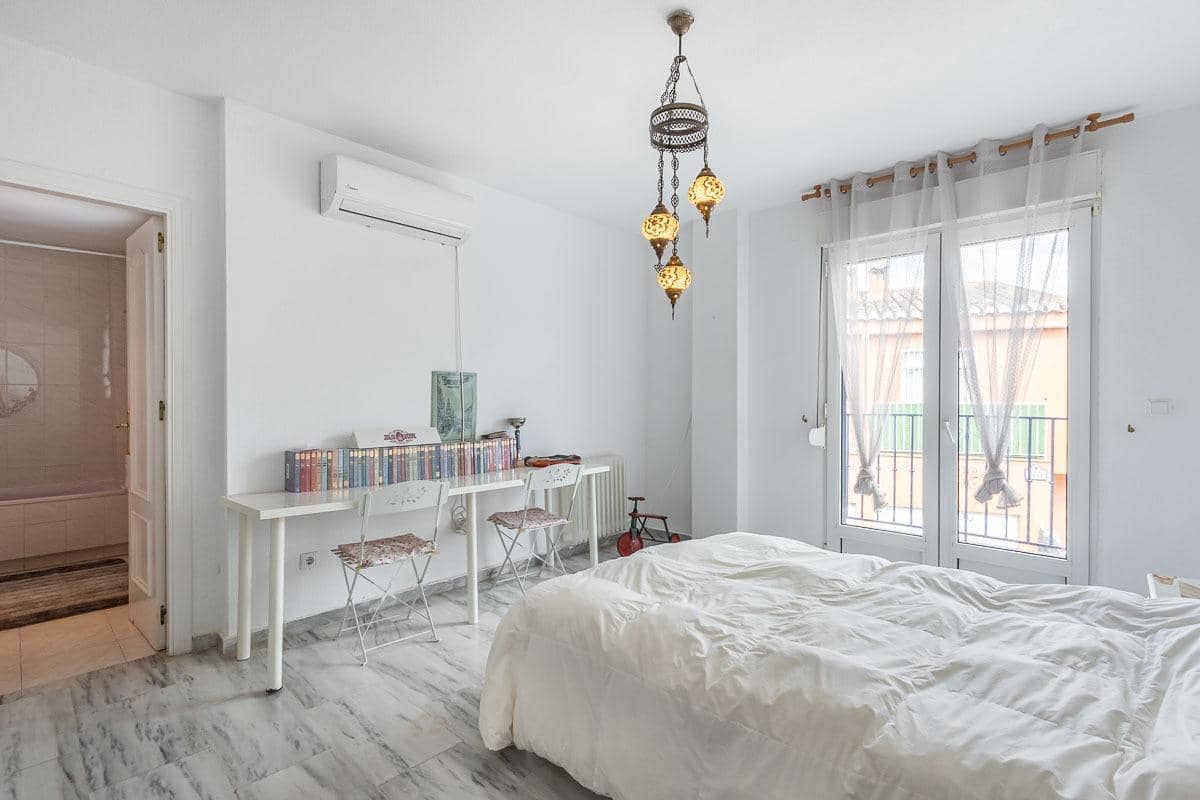 4 chambre Maison de Ville à vendre à Jun - 240 000 € (Ref: 9434444)