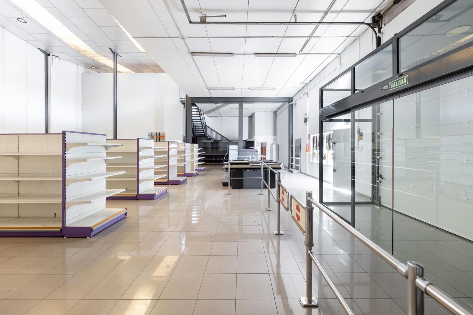 Business for sale in Peligros - € 440,000 (Ref: 9434445)