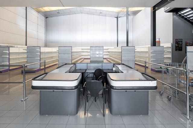 Business for sale in Peligros - € 440,000 (Ref: 9434445)