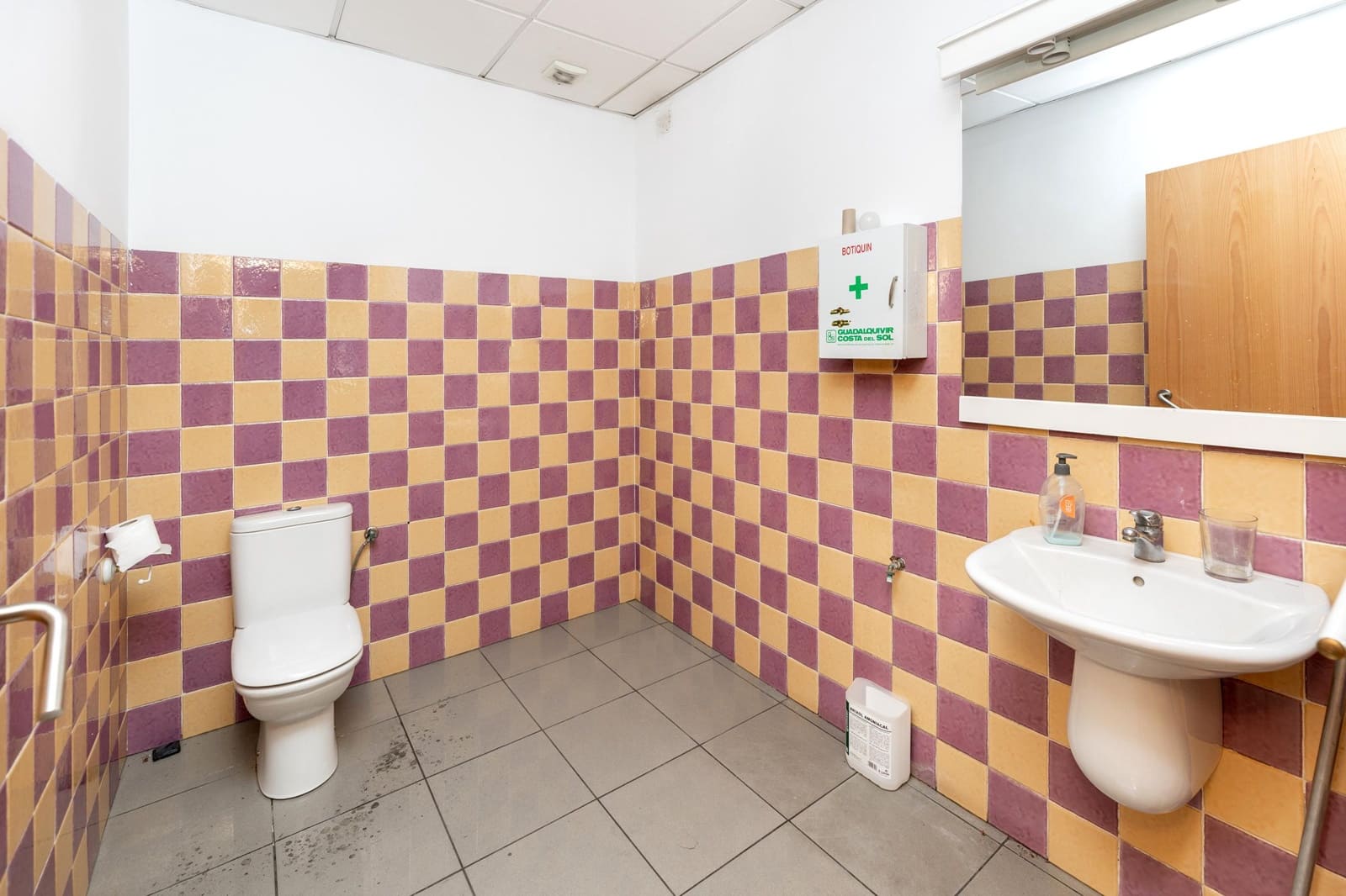 Business for sale in Peligros - € 440,000 (Ref: 9434445)