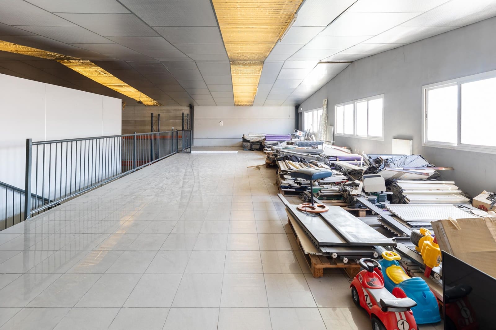 Business for sale in Peligros - € 440,000 (Ref: 9434445)