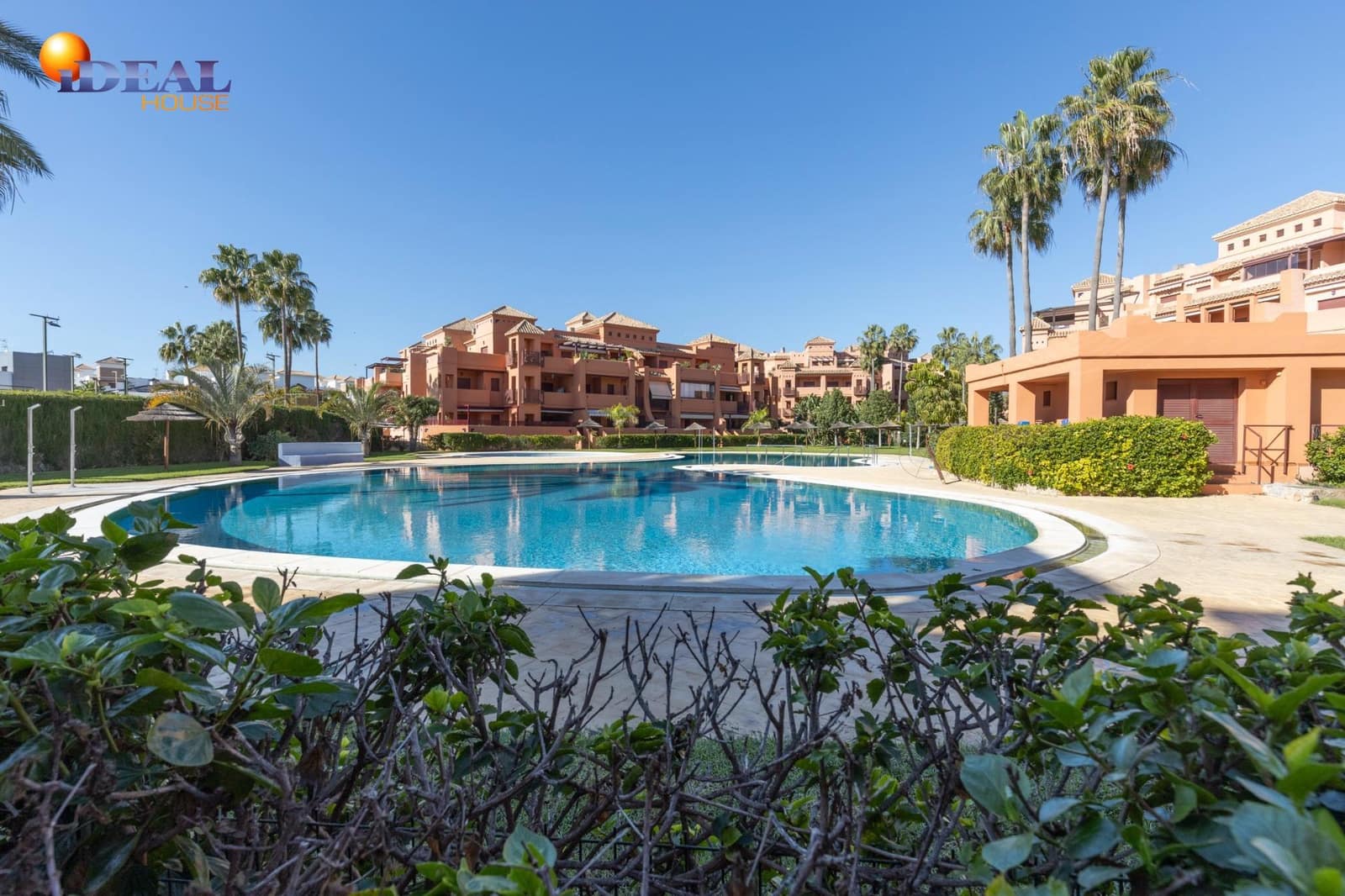 2 bedroom Flat for sale in Motril with pool - € 330,000 (Ref: 9434452)