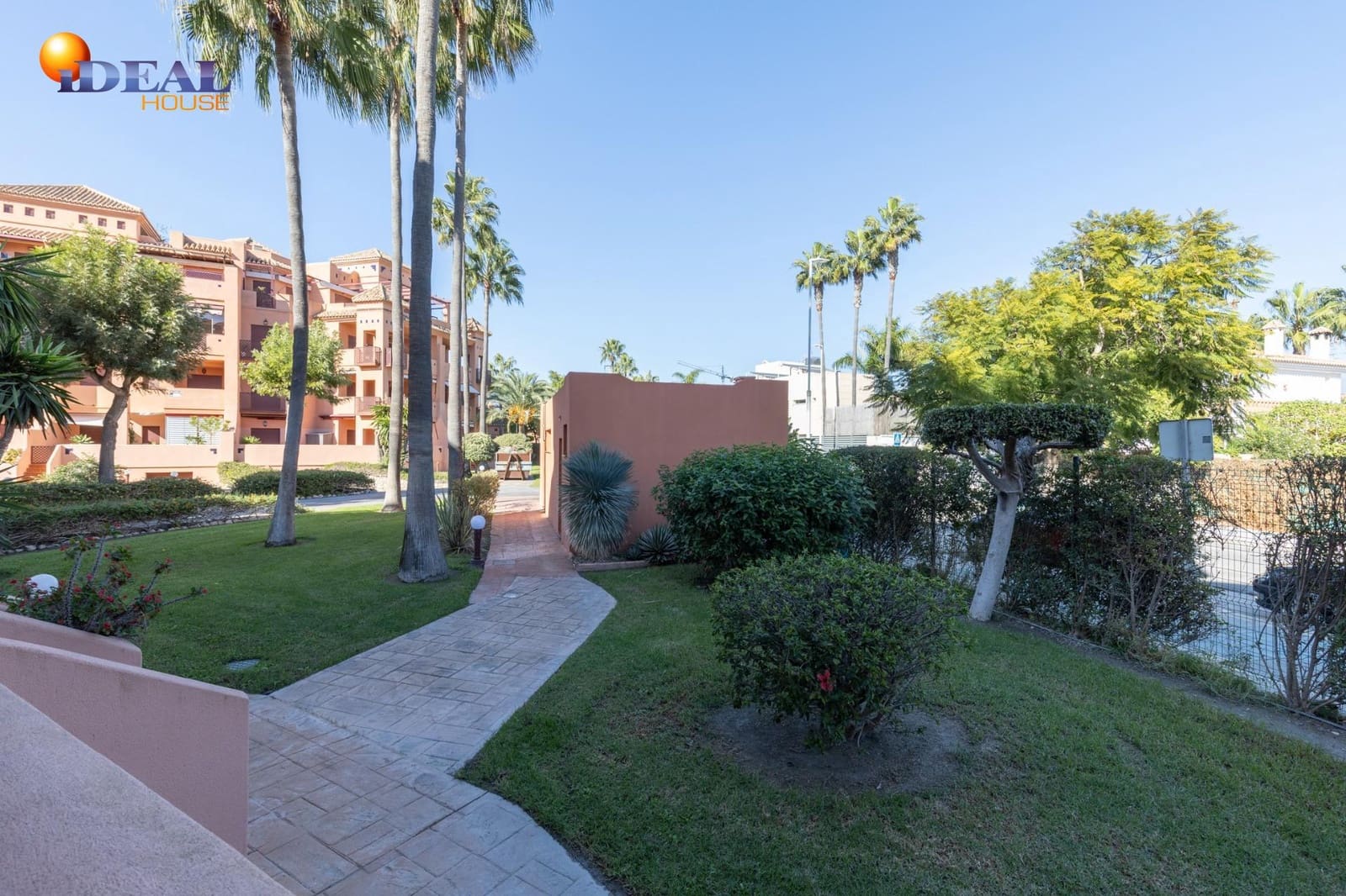 2 bedroom Flat for sale in Motril with pool - € 330,000 (Ref: 9434452)