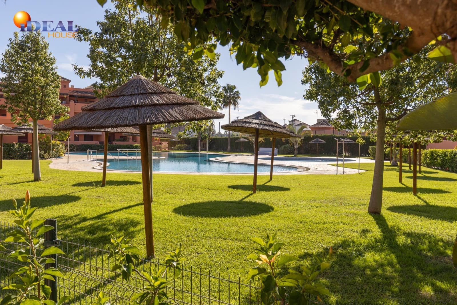 2 bedroom Flat for sale in Motril with pool - € 330,000 (Ref: 9434452)