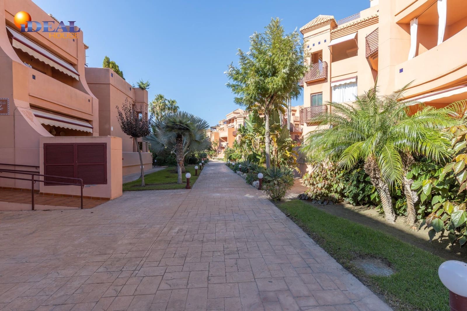 2 bedroom Flat for sale in Motril with pool - € 330,000 (Ref: 9434452)