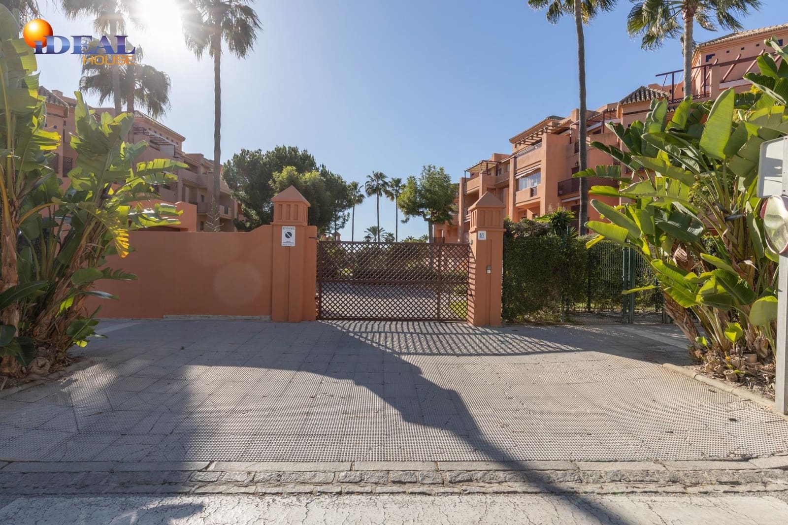 2 bedroom Flat for sale in Motril with pool - € 330,000 (Ref: 9434452)