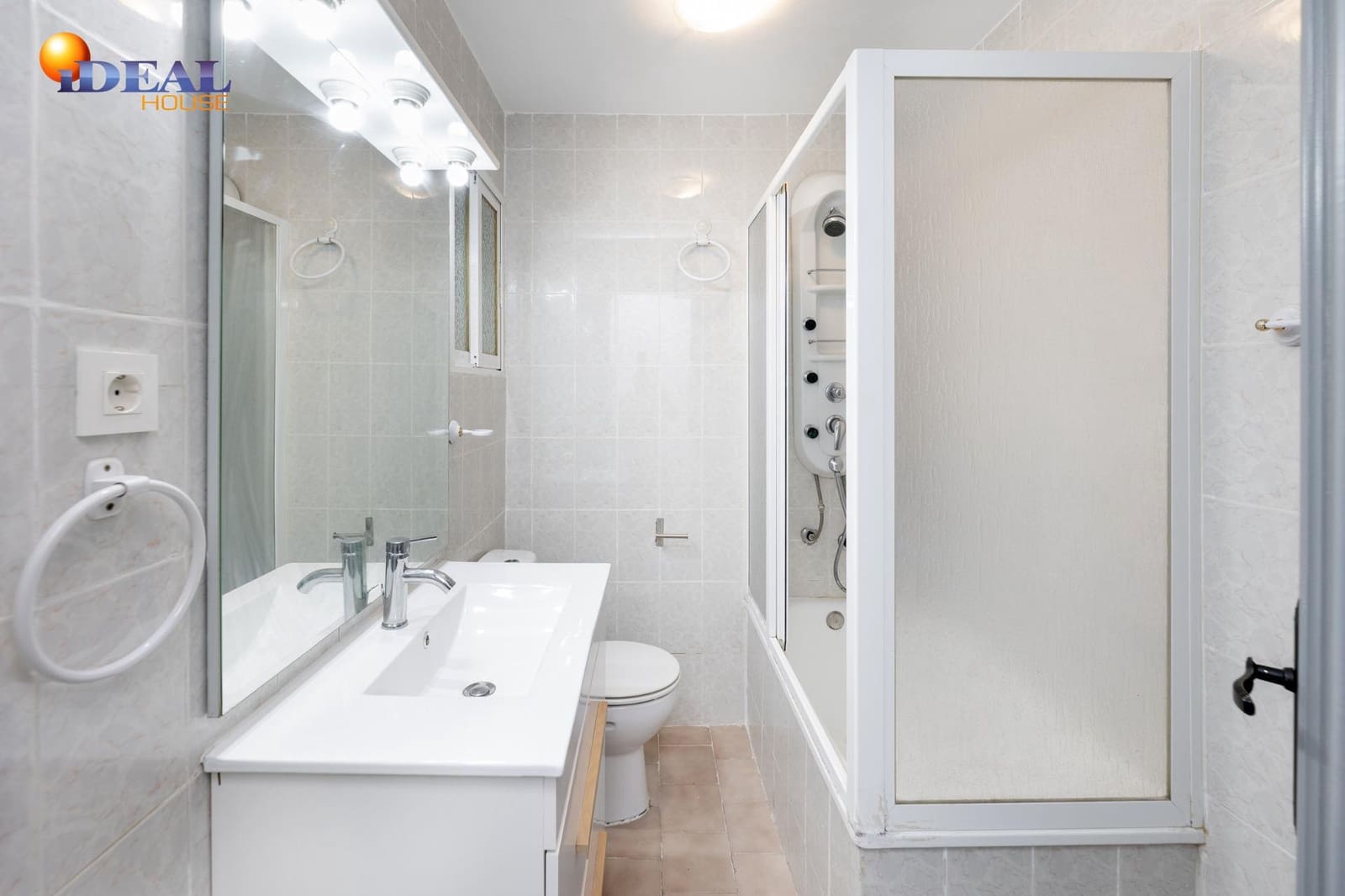 2 bedroom Flat for sale in Granada city - € 215,000 (Ref: 9434454)