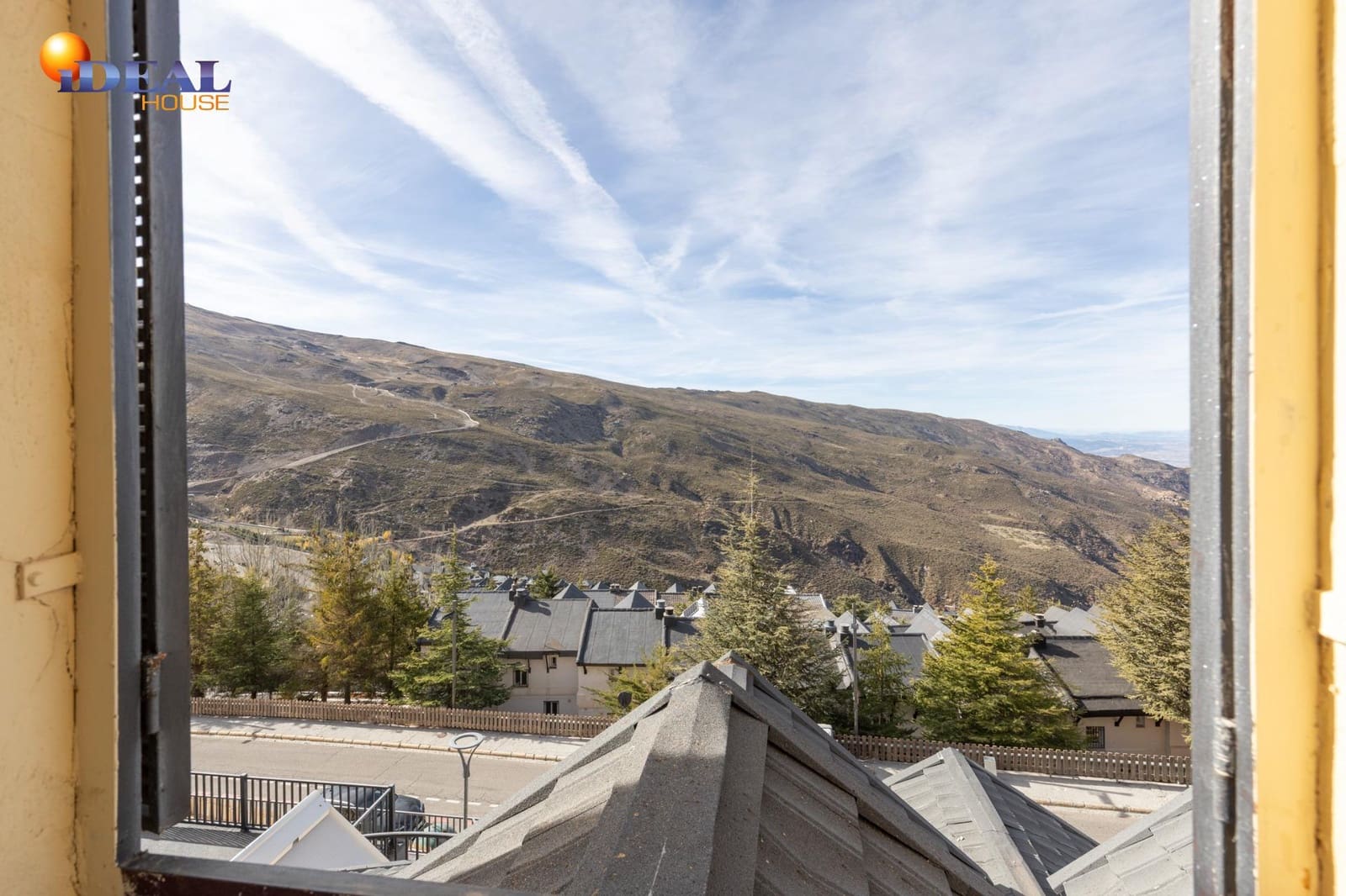 3 bedroom Apartment for sale in Sierra Nevada with garage - € 170,000 (Ref: 9434455)