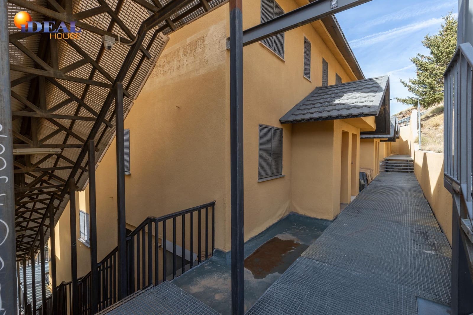 3 bedroom Apartment for sale in Sierra Nevada with garage - € 170,000 (Ref: 9434455)