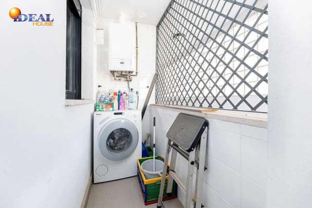 Piso de 3 habitaciones en Granada ciudad en venta con garaje - 249.900 € (Ref: 9434456)