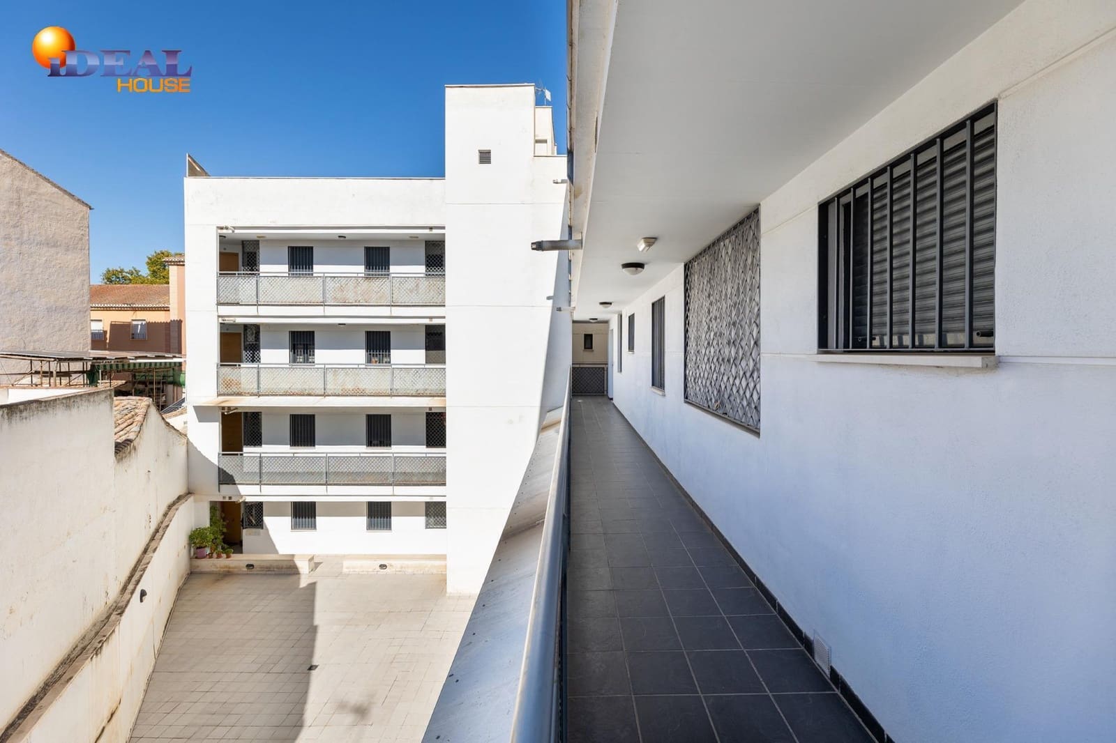 3 bedroom Flat for sale in Granada city with garage - € 249,900 (Ref: 9434456)