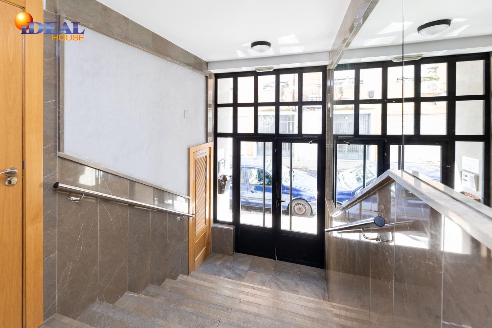 3 bedroom Flat for sale in Granada city with garage - € 249,900 (Ref: 9434456)