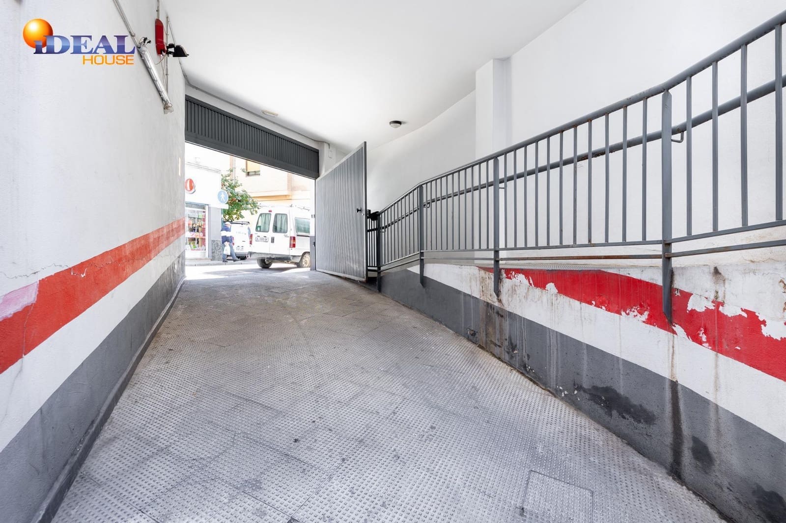 3 bedroom Flat for sale in Granada city with garage - € 249,900 (Ref: 9434456)