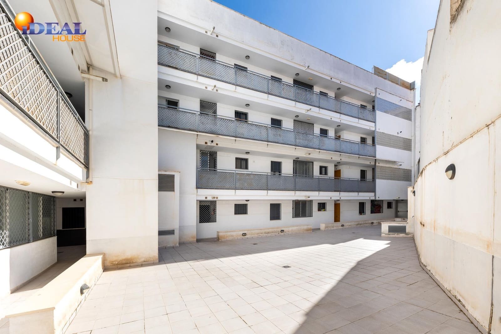 3 bedroom Flat for sale in Granada city with garage - € 249,900 (Ref: 9434456)