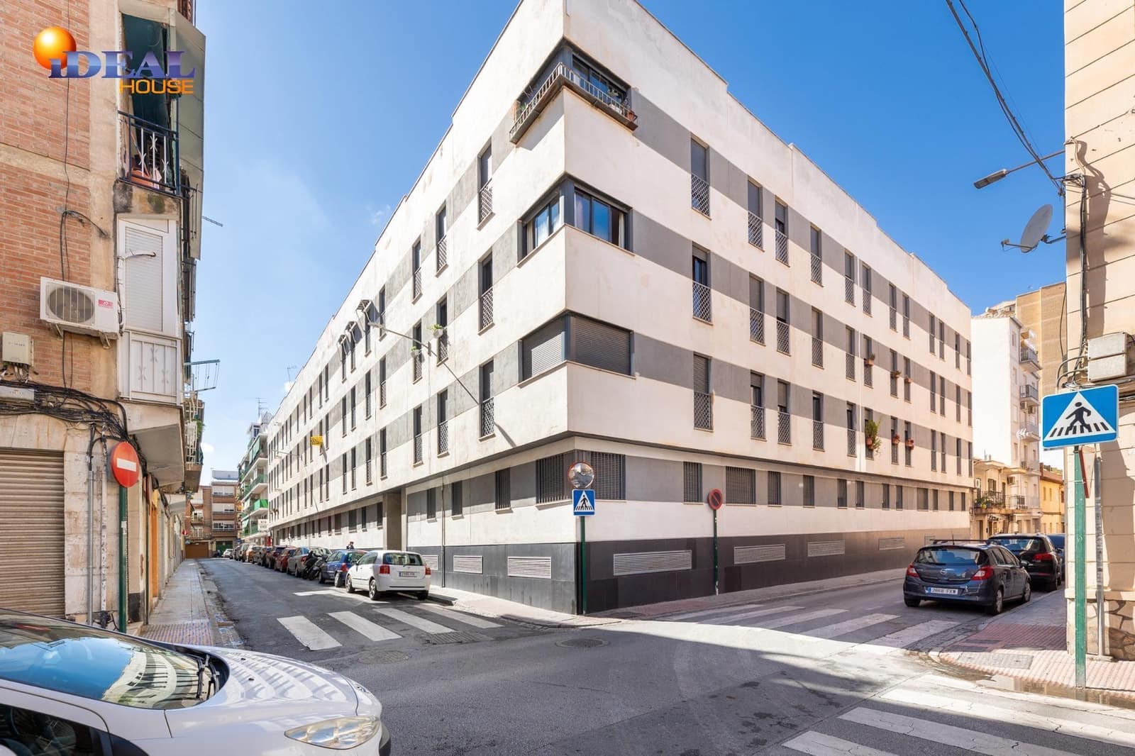 3 bedroom Flat for sale in Granada city with garage - € 249,900 (Ref: 9434456)