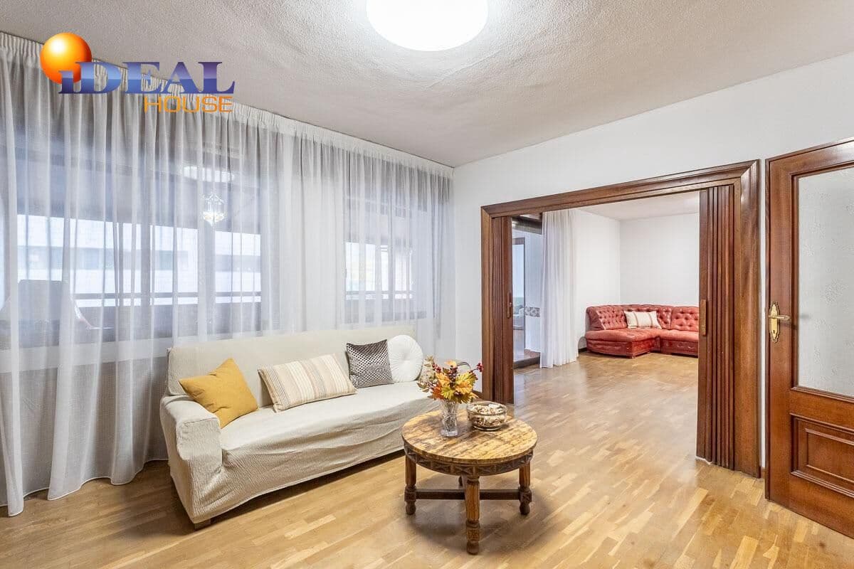 5 bedroom Flat for sale in Granada city - € 450,000 (Ref: 9434459)