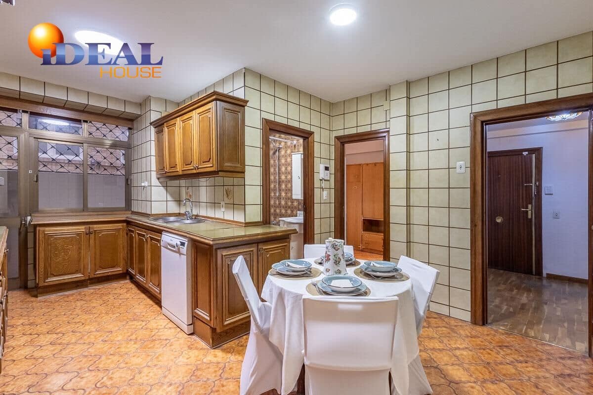 5 bedroom Flat for sale in Granada city - € 450,000 (Ref: 9434459)