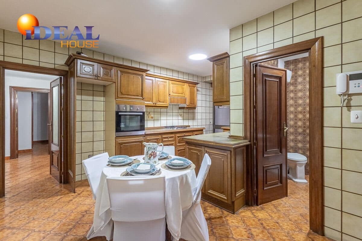 5 bedroom Flat for sale in Granada city - € 450,000 (Ref: 9434459)