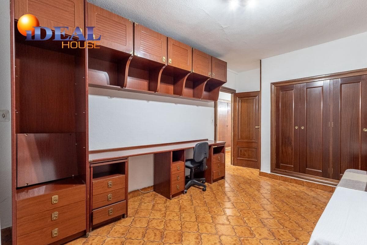 5 bedroom Flat for sale in Granada city - € 450,000 (Ref: 9434459)