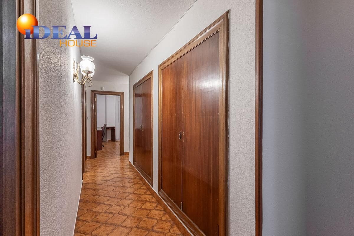 5 bedroom Flat for sale in Granada city - € 450,000 (Ref: 9434459)