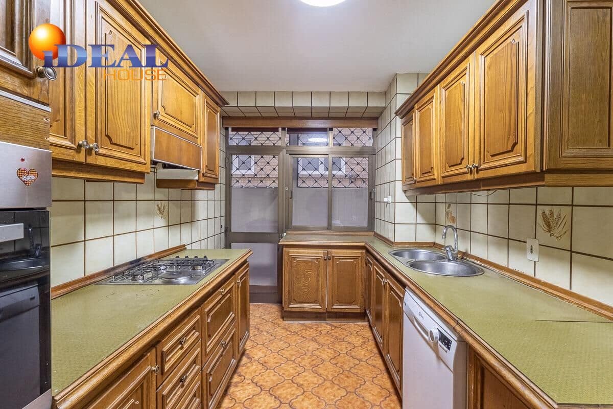 5 bedroom Flat for sale in Granada city - € 450,000 (Ref: 9434459)