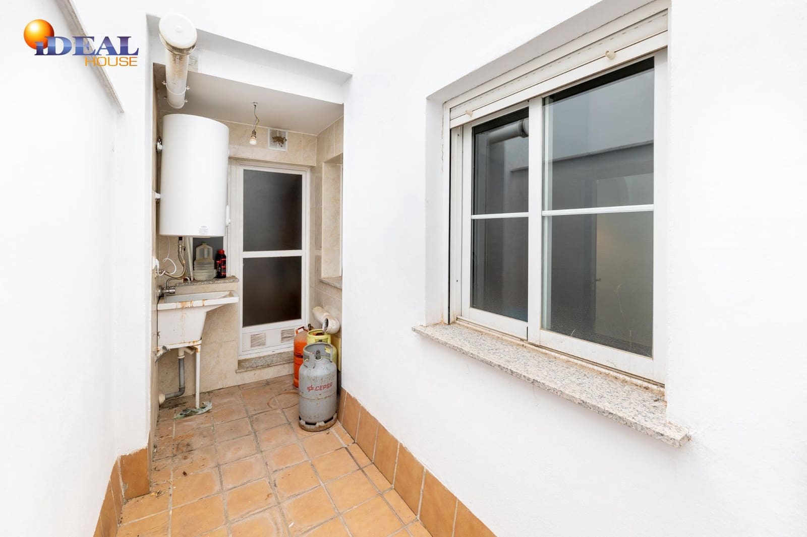 2 bedroom Flat for sale in Churriana de la Vega with garage - € 175,000 (Ref: 9434460)