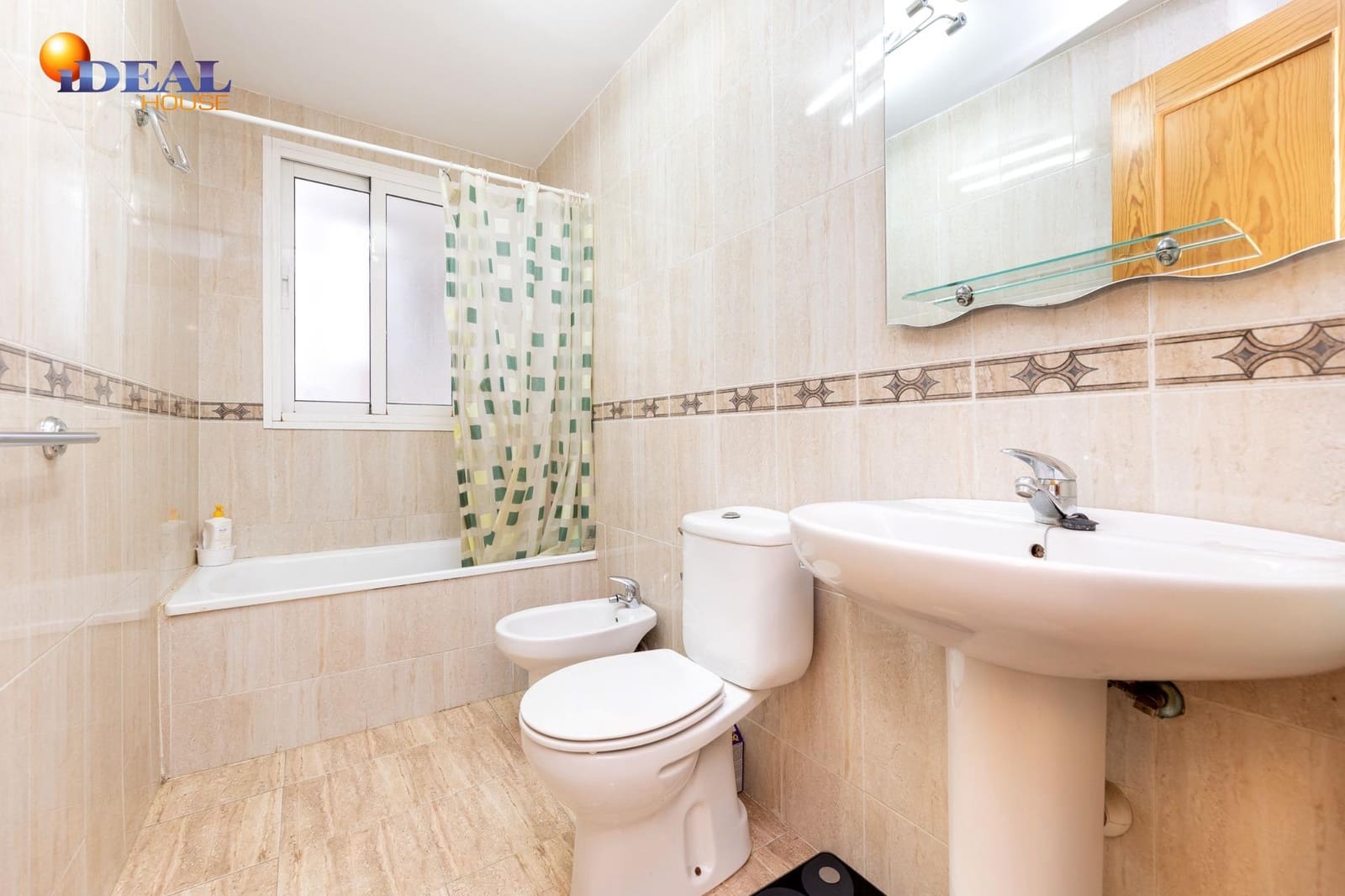 2 bedroom Flat for sale in Churriana de la Vega with garage - € 175,000 (Ref: 9434460)