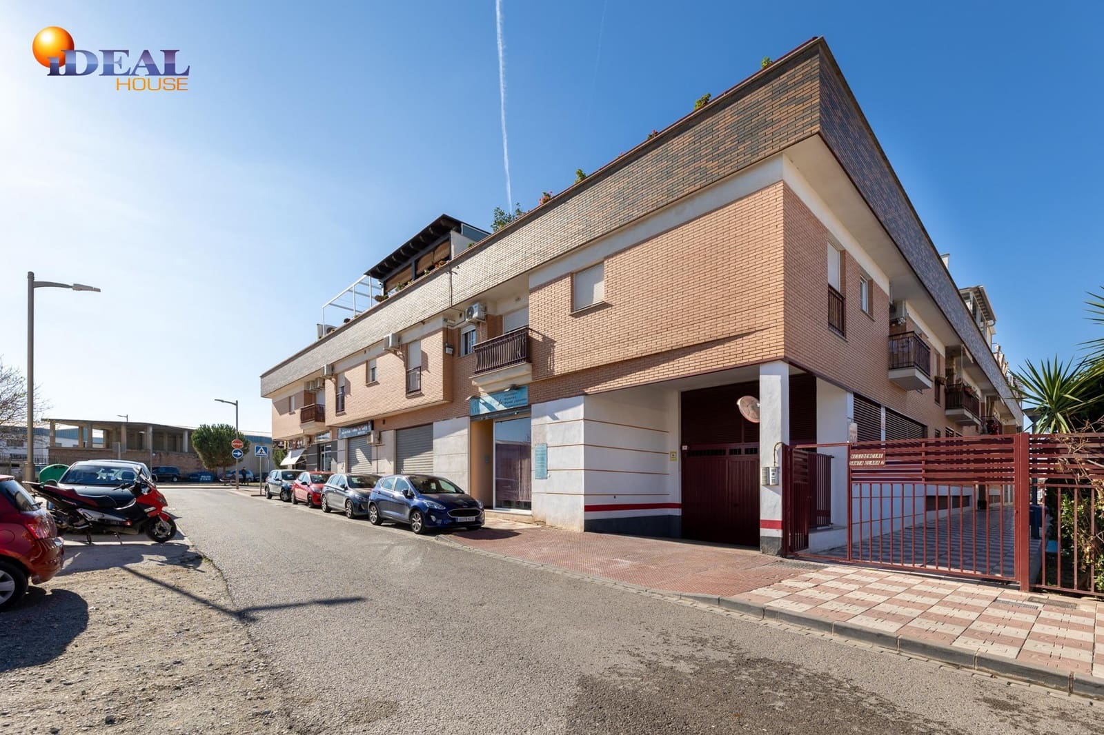 2 bedroom Flat for sale in Churriana de la Vega with garage - € 175,000 (Ref: 9434460)