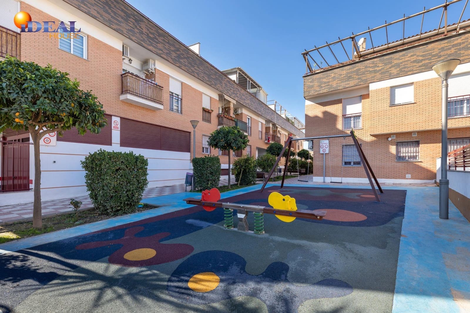 2 bedroom Flat for sale in Churriana de la Vega with garage - € 175,000 (Ref: 9434460)