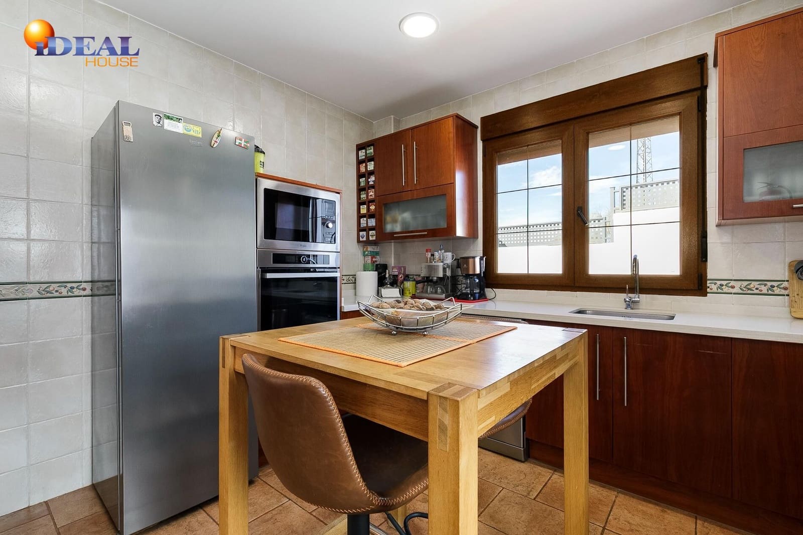 4 bedroom Villa for sale in Huetor Santillan with pool garage - € 330,000 (Ref: 9434461)