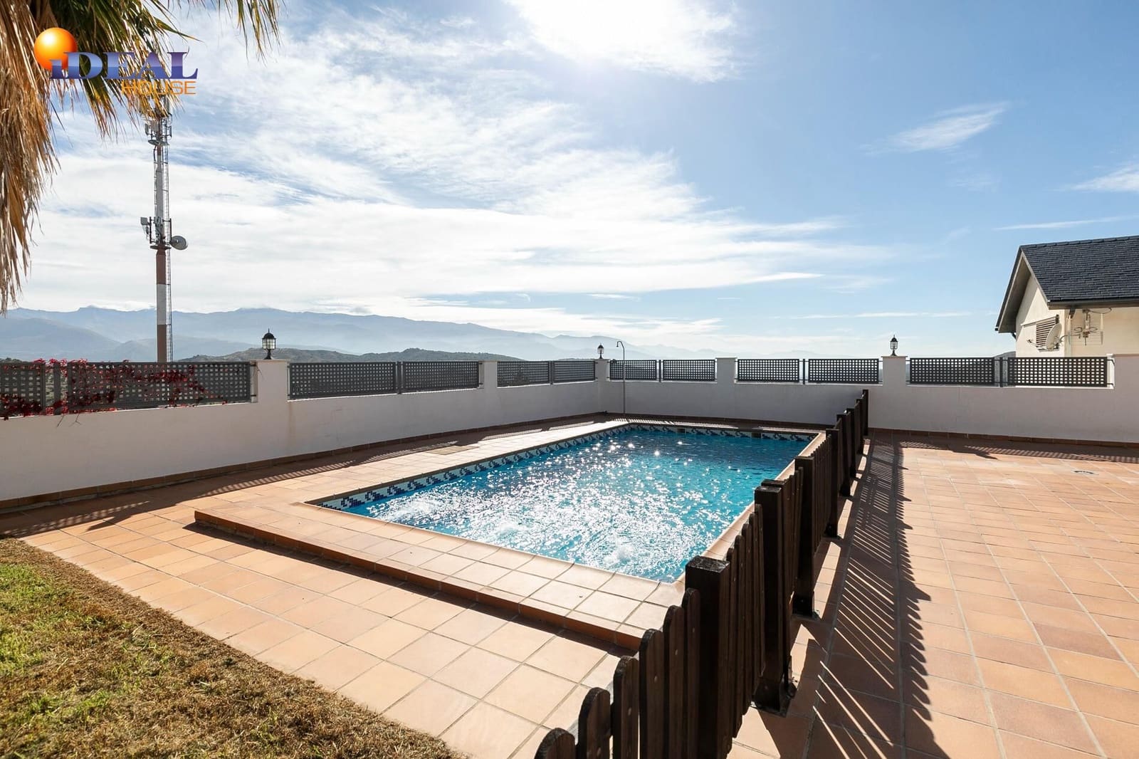 4 bedroom Villa for sale in Huetor Santillan with pool garage - € 330,000 (Ref: 9434461)