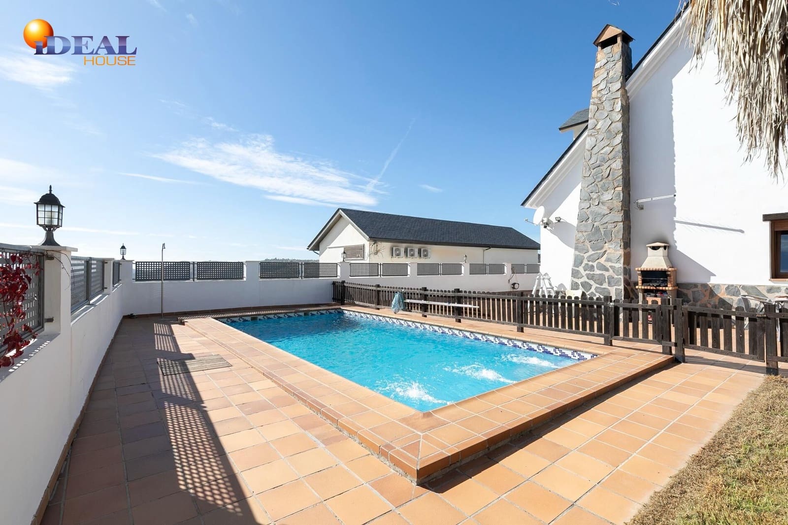 4 bedroom Villa for sale in Huetor Santillan with pool garage - € 330,000 (Ref: 9434461)