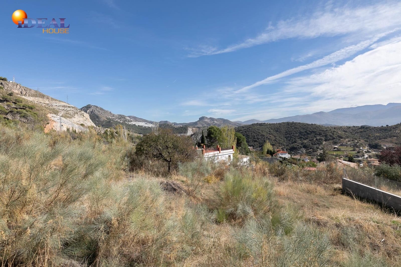 4 bedroom Villa for sale in Huetor Santillan with pool garage - € 330,000 (Ref: 9434461)