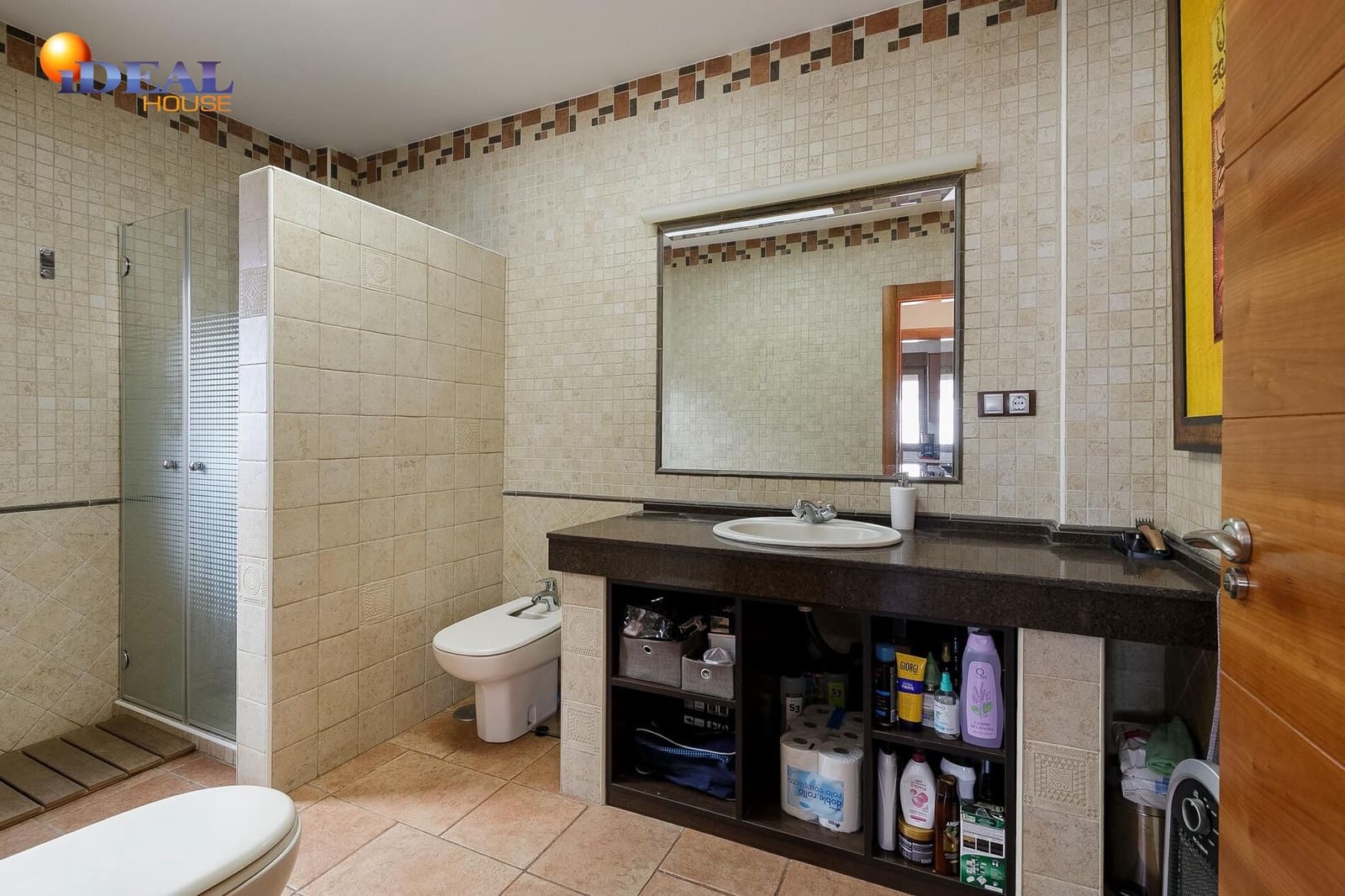 4 bedroom Villa for sale in Huetor Santillan with pool garage - € 330,000 (Ref: 9434461)