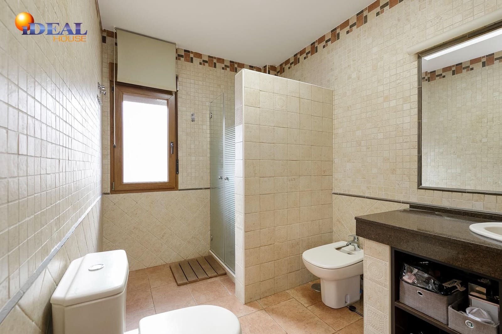 4 bedroom Villa for sale in Huetor Santillan with pool garage - € 330,000 (Ref: 9434461)