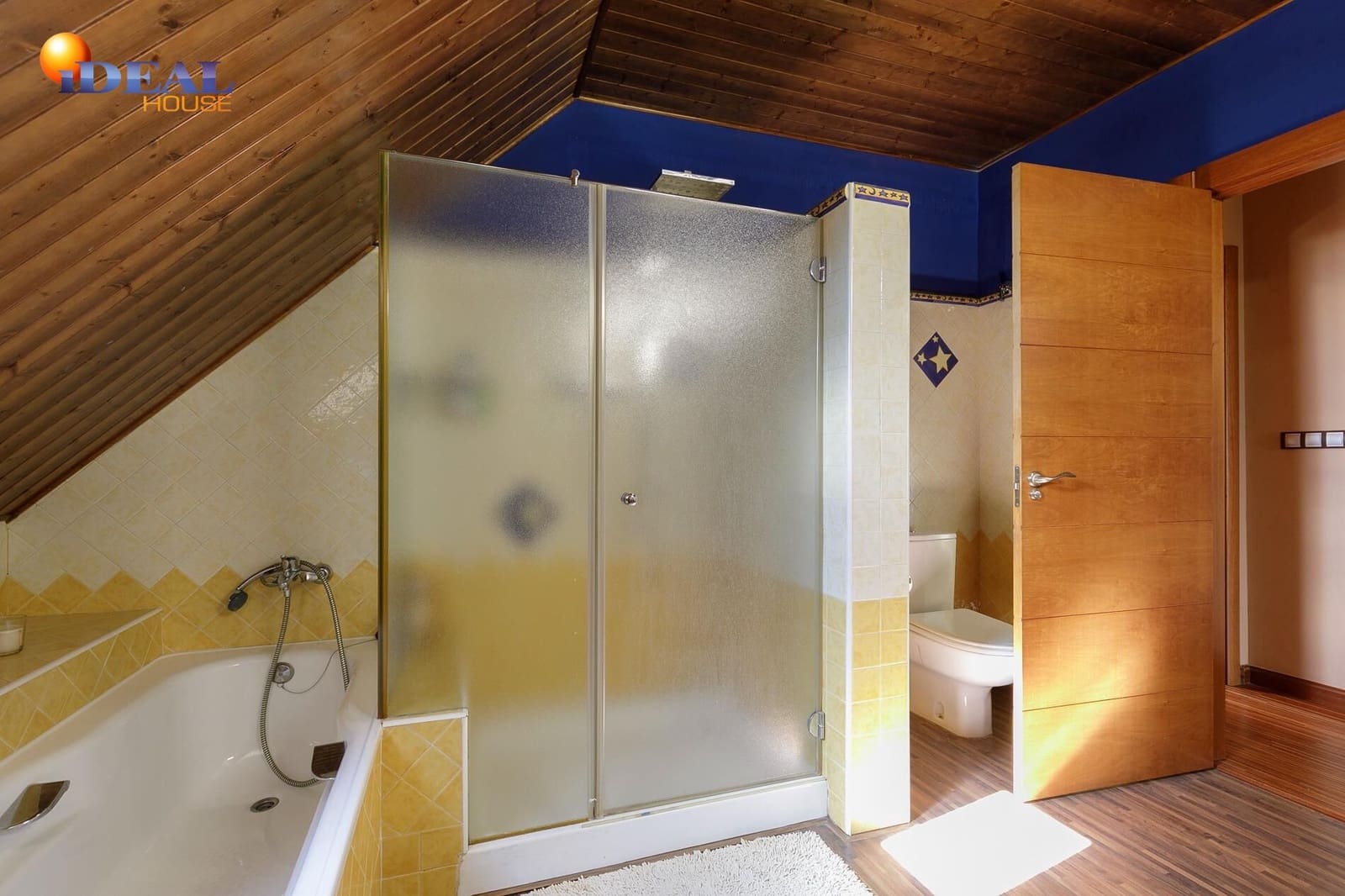 4 bedroom Villa for sale in Huetor Santillan with pool garage - € 330,000 (Ref: 9434461)