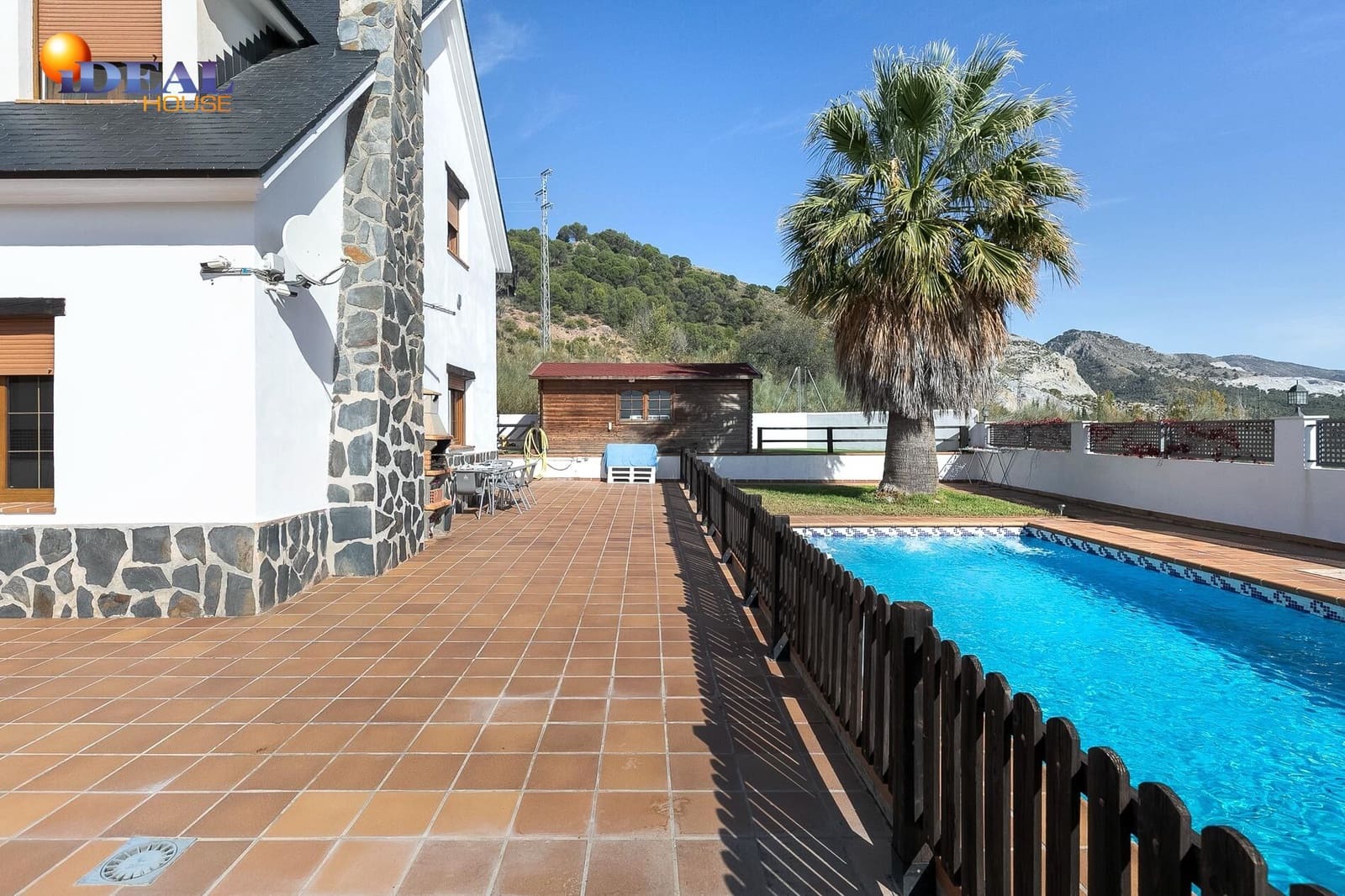 4 bedroom Villa for sale in Huetor Santillan with pool garage - € 330,000 (Ref: 9434461)