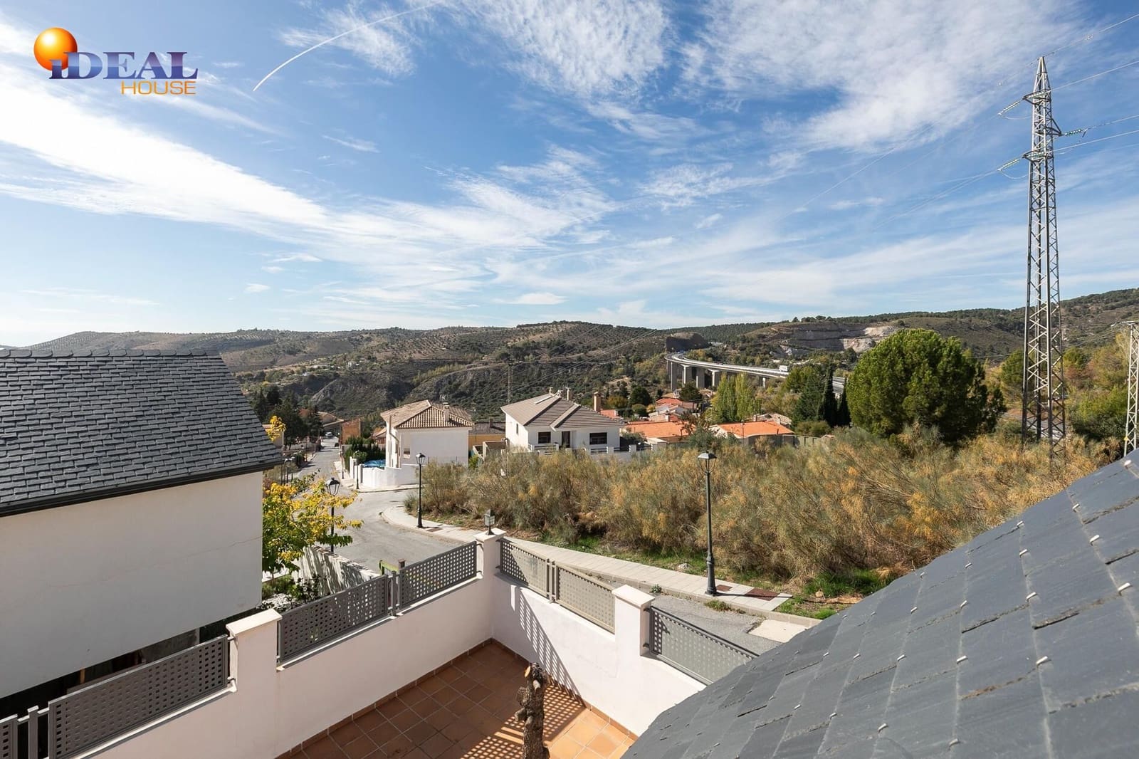 4 bedroom Villa for sale in Huetor Santillan with pool garage - € 330,000 (Ref: 9434461)