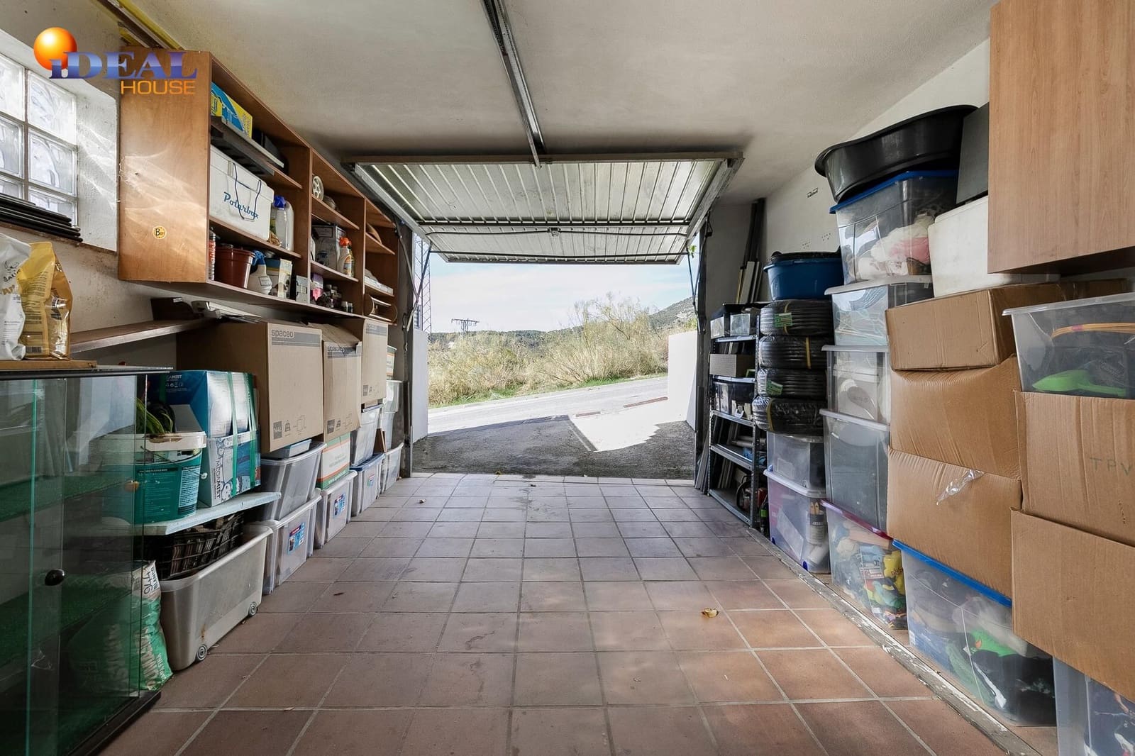 4 bedroom Villa for sale in Huetor Santillan with pool garage - € 330,000 (Ref: 9434461)