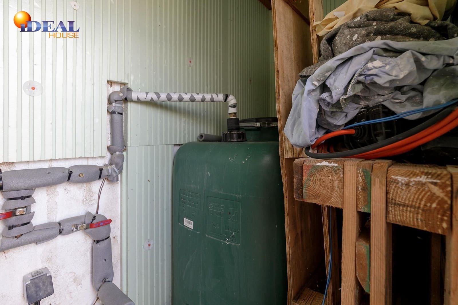 4 bedroom Villa for sale in Huetor Santillan with pool garage - € 330,000 (Ref: 9434461)