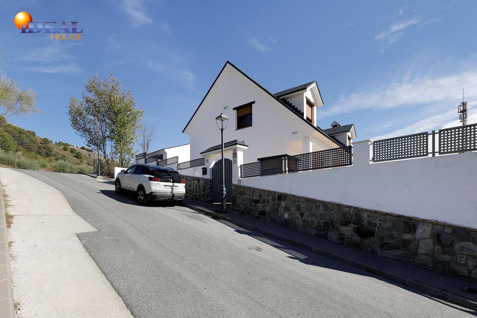 4 bedroom Villa for sale in Huetor Santillan with pool garage - € 330,000 (Ref: 9434461)