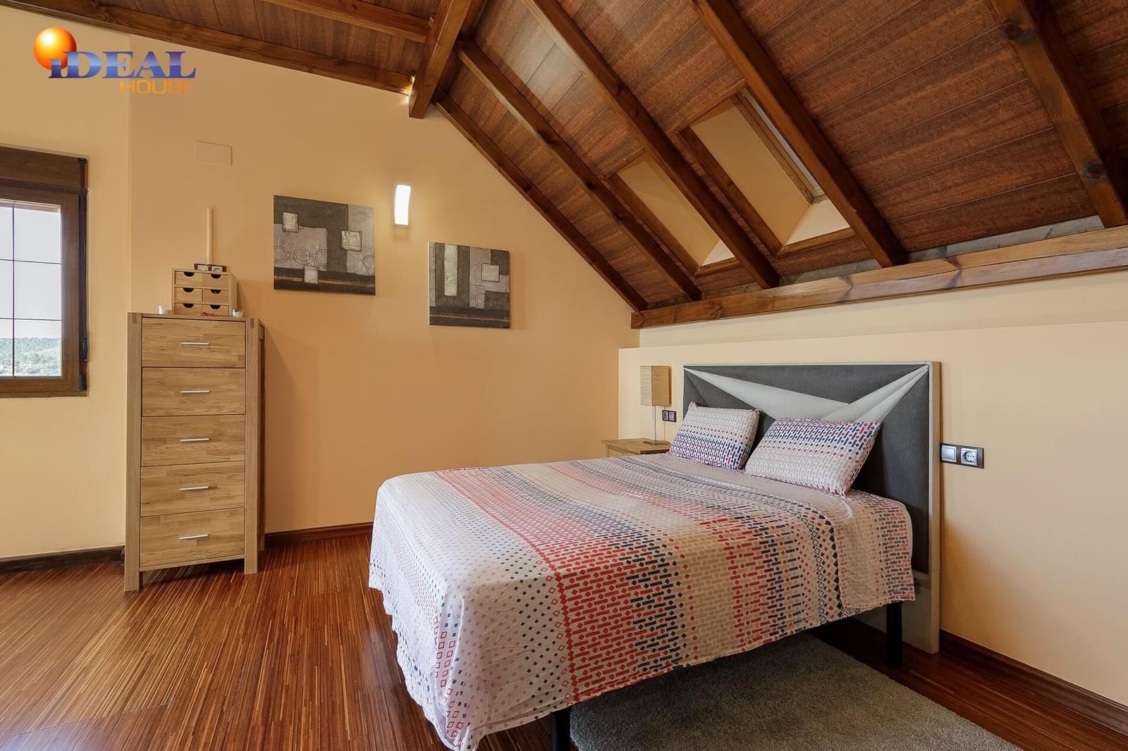 4 bedroom Villa for sale in Huetor Santillan with pool garage - € 330,000 (Ref: 9434461)