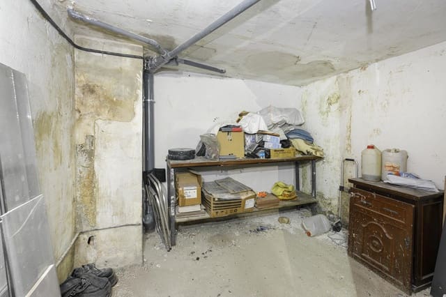 Garage for sale in Albaicin, Granada city - € 55,000 (Ref: 9434462)