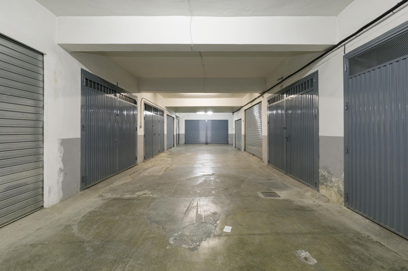 Garage for sale in Granada city - € 55,000 (Ref: 9434462)