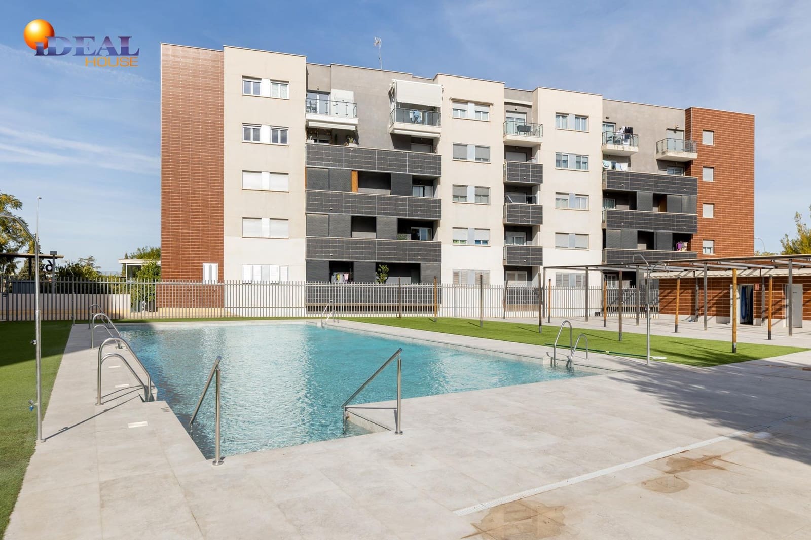 2 bedroom Flat for sale in Alhendin with pool garage - € 250,000 (Ref: 9434467)