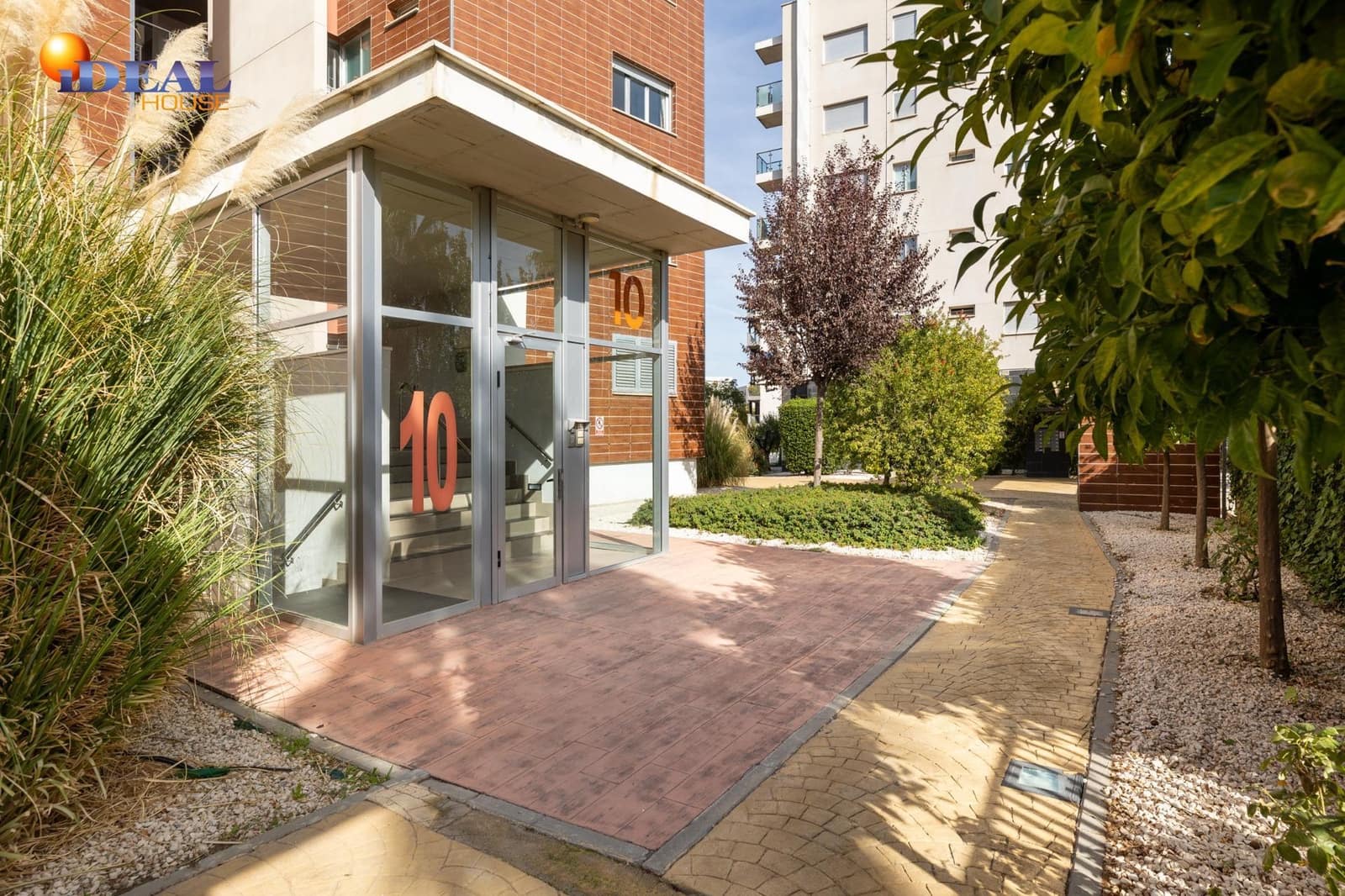 2 bedroom Flat for sale in Alhendin with pool garage - € 250,000 (Ref: 9434467)