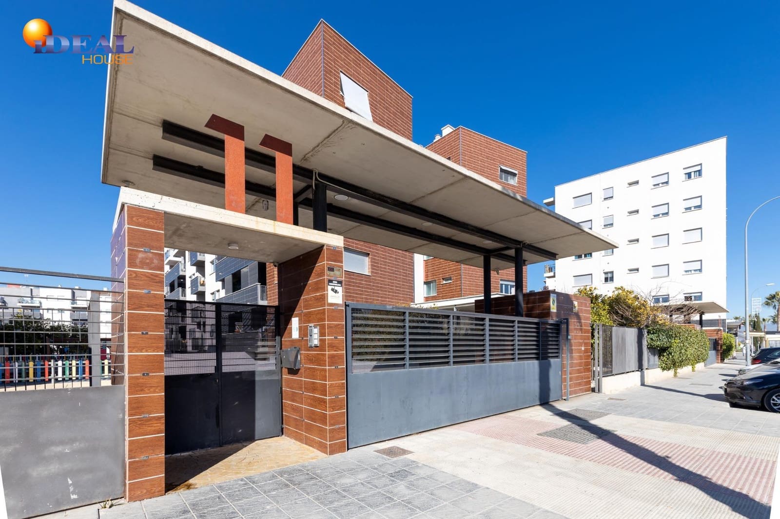 2 bedroom Flat for sale in Alhendin with pool garage - € 250,000 (Ref: 9434467)