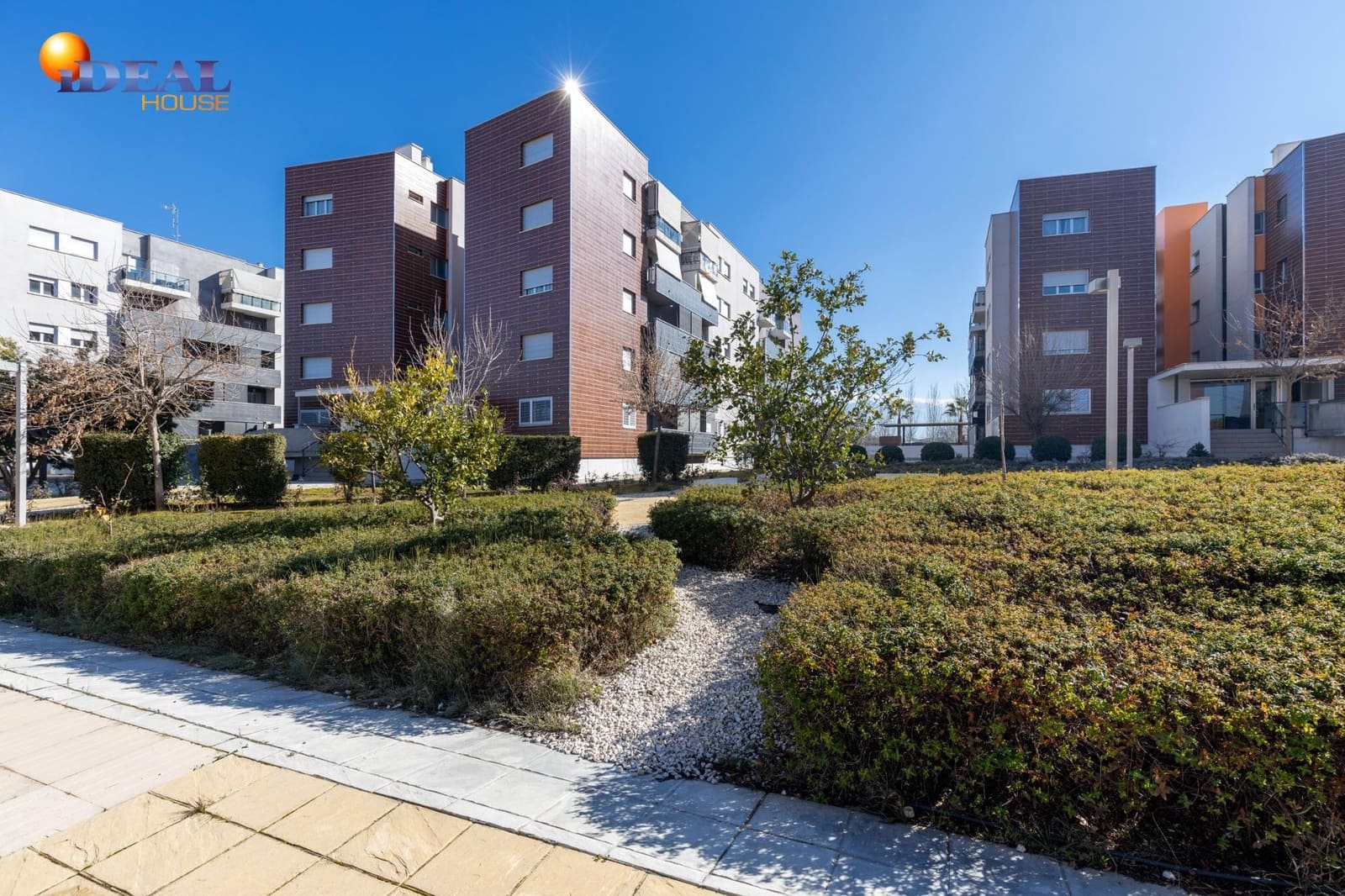 2 bedroom Flat for sale in Alhendin with pool garage - € 250,000 (Ref: 9434467)